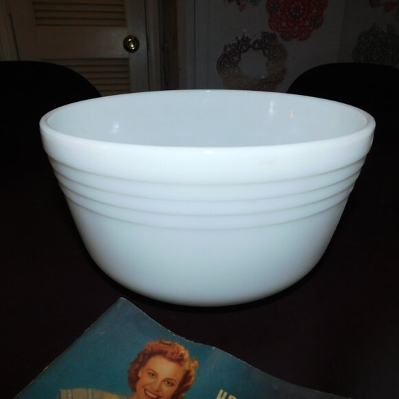 Hamilton Beach Original Milk Glass Bowls with Beaters and Recipe book - Picture 5 of 13